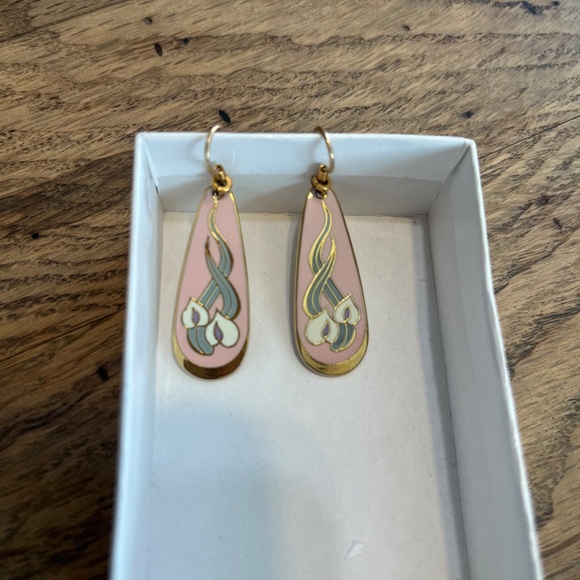 Laurel Burch Wild Anthurium Pink & Gold Dangle Earrings – Artistic Statement - Picture 2 of 7